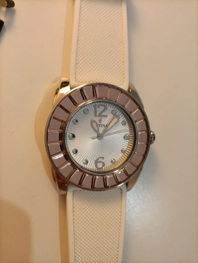 Reloj Festina Mujer Blanco y Dorado, precioso.