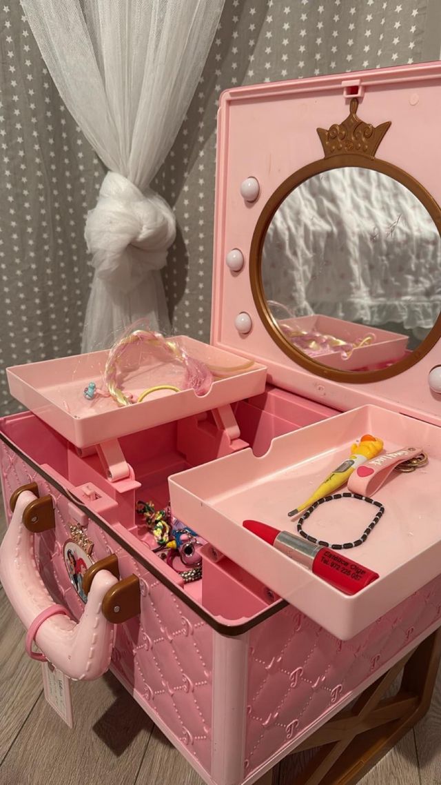Toeletta per bambini rosa con specchio e accessori