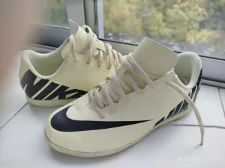 Zapatillas Nike Beige y Negro