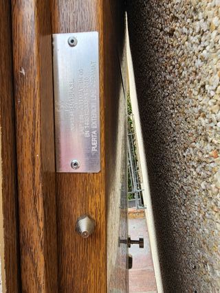 Puerta blindada madera