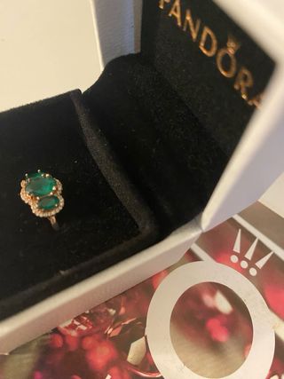 Anillo Pandora Oro Rosa 14k  y Esmeraldas