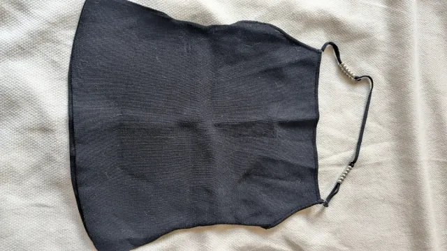 Top negro espalda descubierta con cuentas plateada