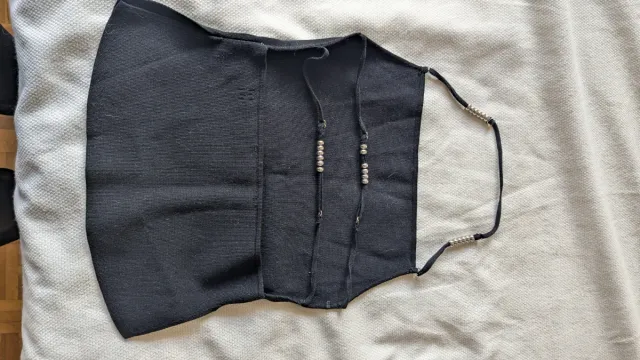 Top negro espalda descubierta con cuentas plateada