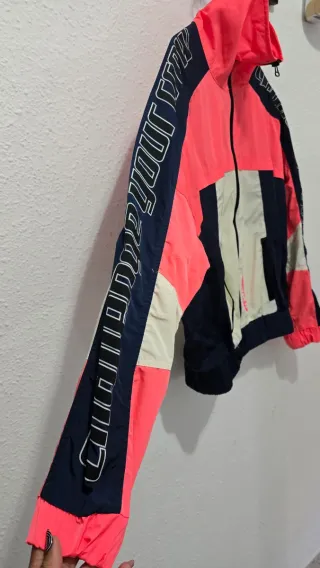 Chaqueta chubasquero azul y rosa talla S de mujer