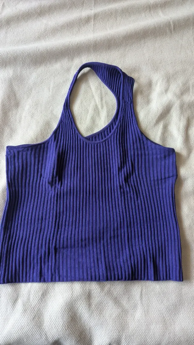 Camiseta morada asimétrica