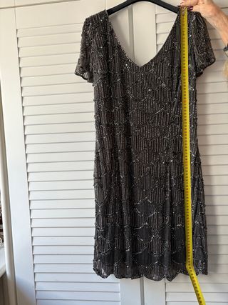 Vestido corto de fiesta plateado y negro