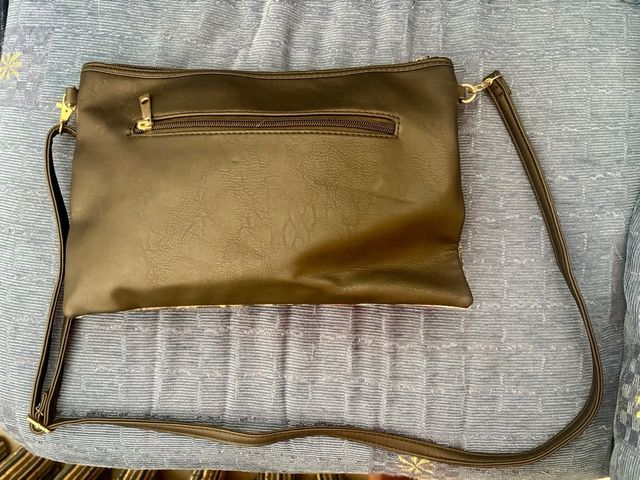 Bolso de mano estampado floral. tambien a hombro