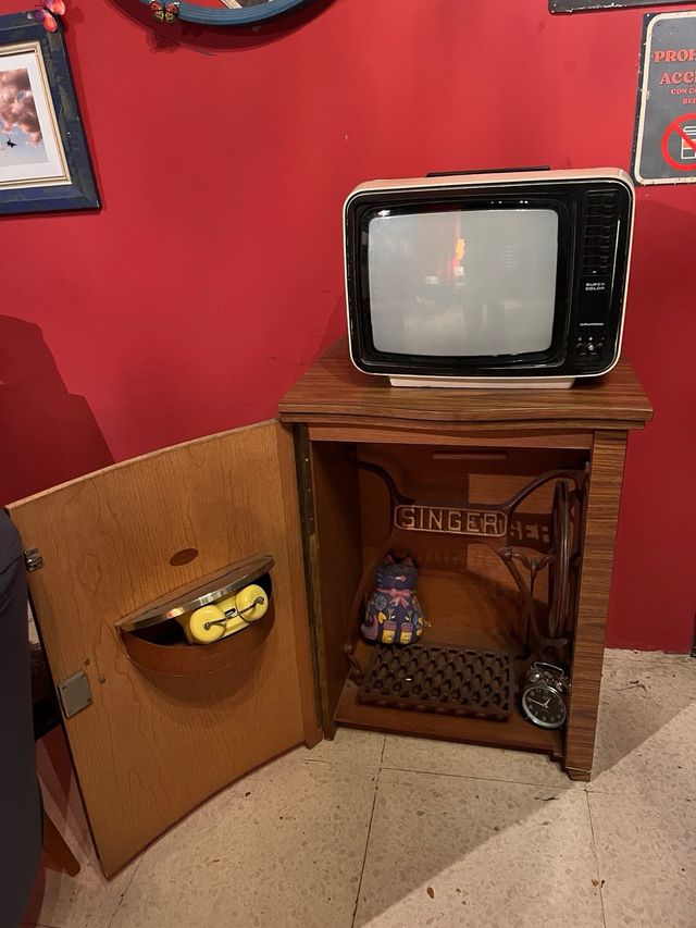 Mesa Singer antigua (solo mesa)