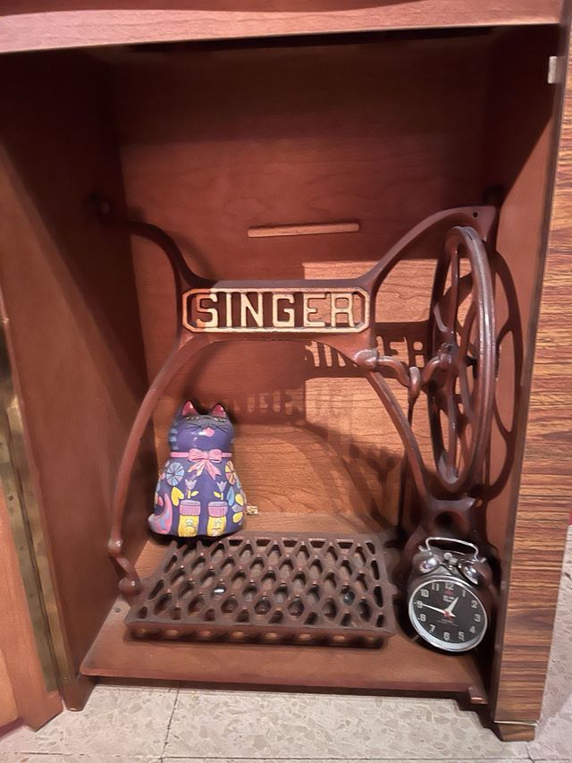 Mesa Singer antigua (solo mesa)