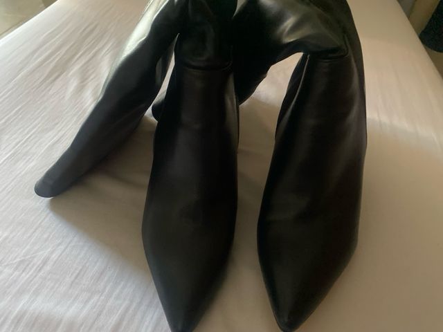 Botas altas negras punta fina T39