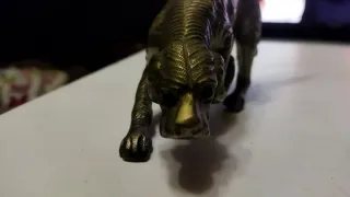 Figura perro bronce sujetalibros.