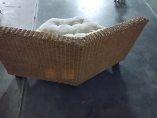 Mesa de centro de mimbre beige