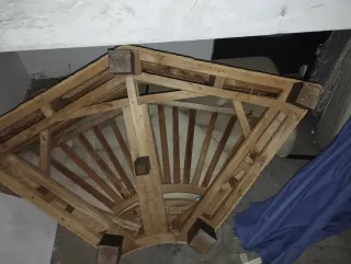 Mesa de centro de mimbre beige