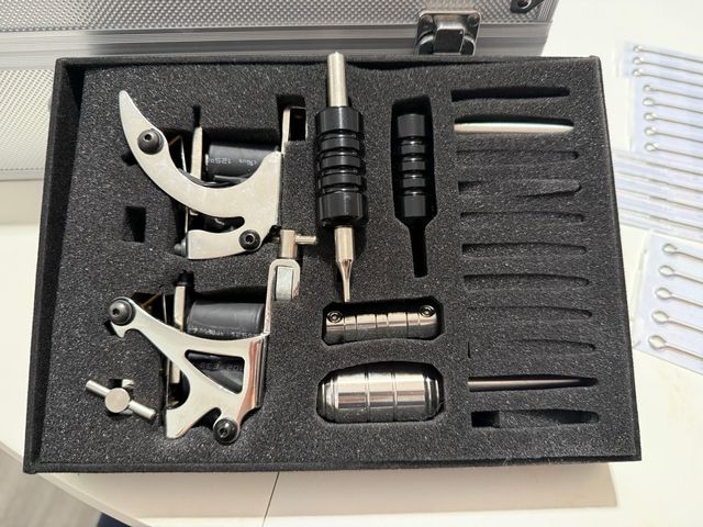 Kit completo de tatuaje usado solo una vez.