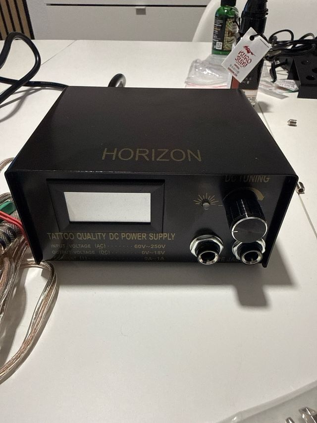 Kit completo de tatuaje usado solo una vez.