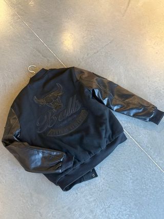 Chaqueta Chicago Bulls Negra Cuero