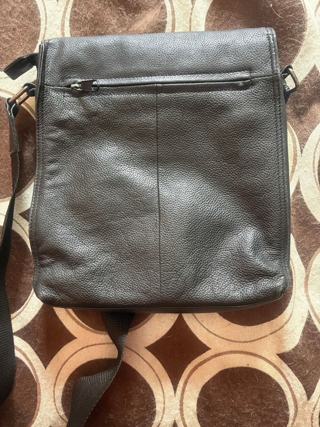 Bolso de hombre piel negro