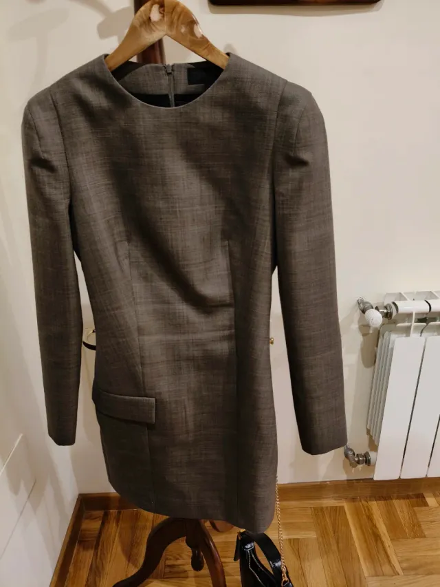 Vestido gris y marrón