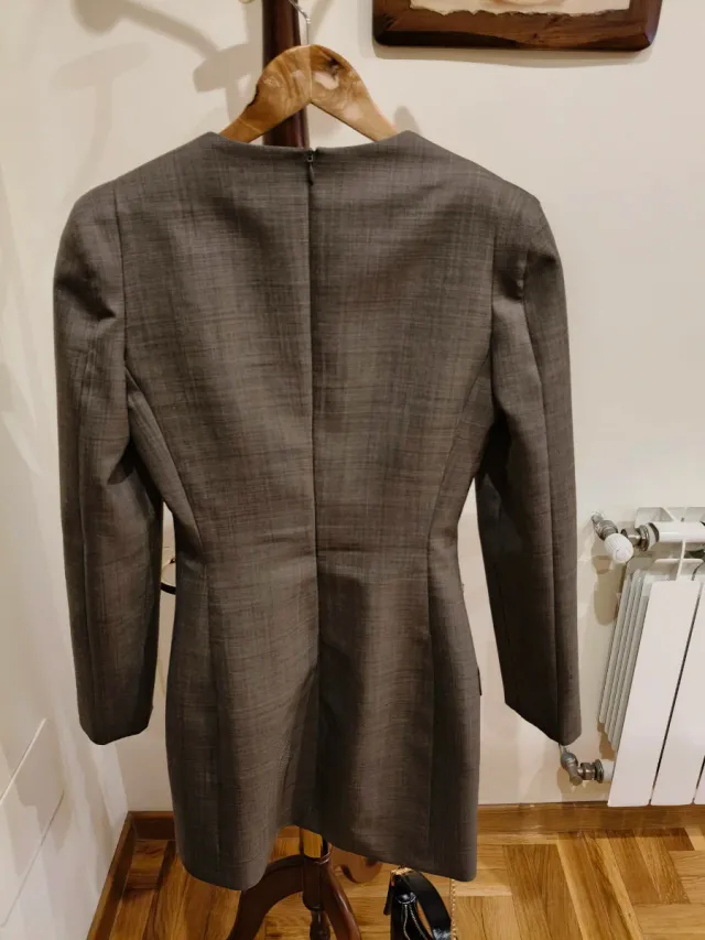 Vestido gris y marrón