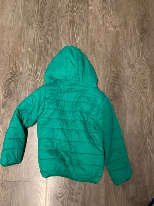 Chaqueta verde niño/niña con capucha Talla 122/128