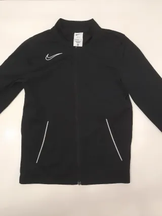 Lote 3 prendas Nike: Sudadera roja, Chaqueta negra