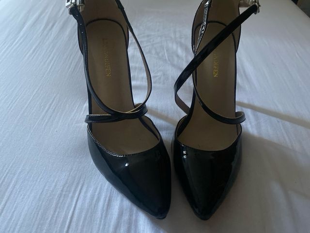 Tacones negros charol punta fina talla 37