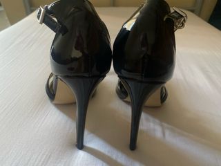 Tacones negros charol punta fina talla 37