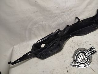 Carcasa Suelo Derecho Suzuki Burgman 400 K7