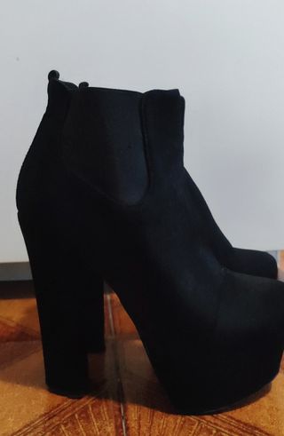 Botines de tacón de gamuza,negros