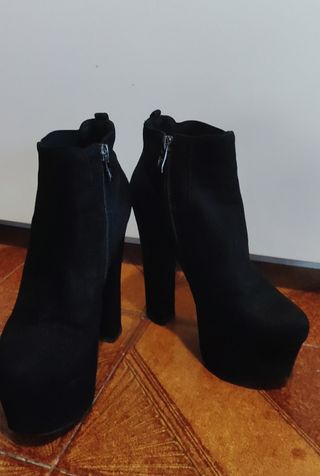 Botines de tacón de gamuza,negros