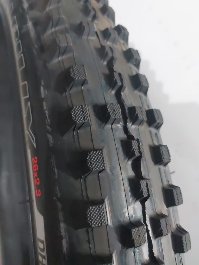 Cubierta specialized hillbilly 26x2.3