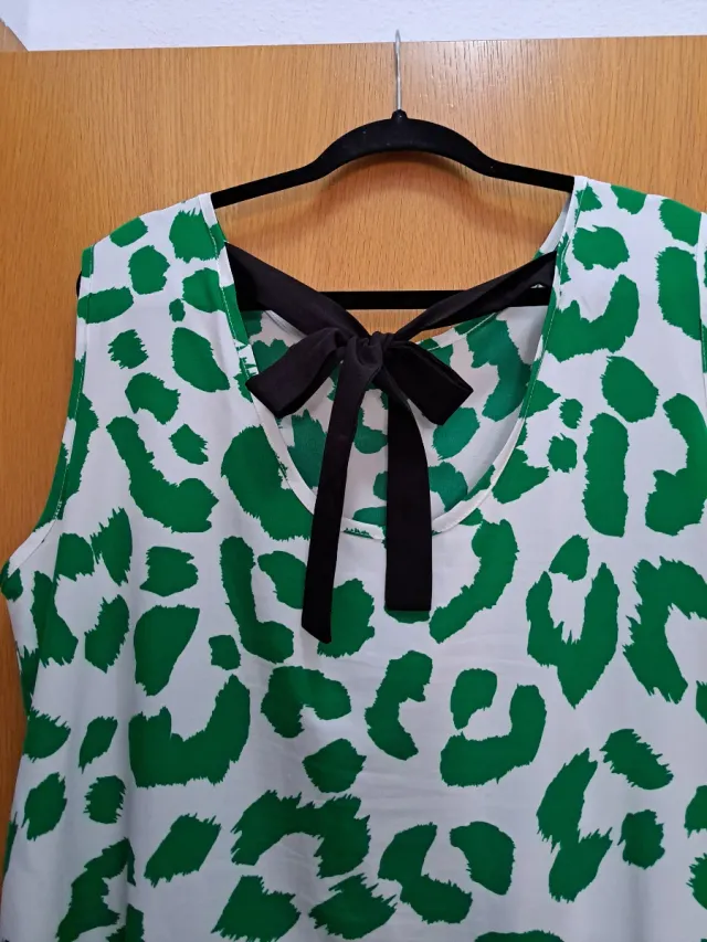 Vestido de verano verde y blanco