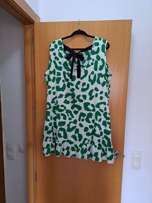 Vestido de verano verde y blanco
