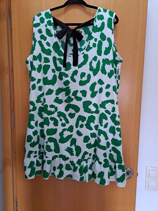 Vestido de verano verde y blanco