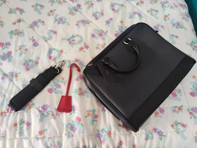 Maletín Zara Negro nuevo con roces