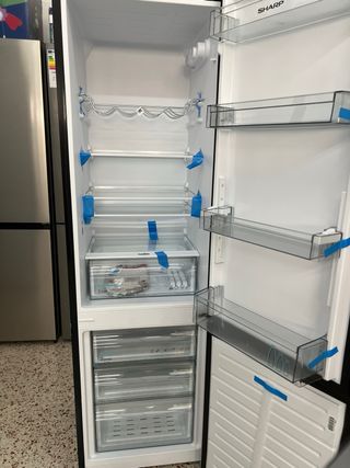 Nevera SHARP gris combi
