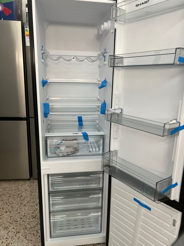 Nevera SHARP gris combi