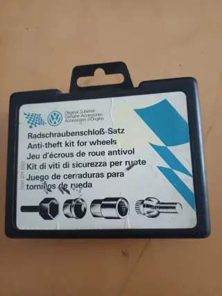 Kit Antirrobo VW Tornillos Ruedas Original