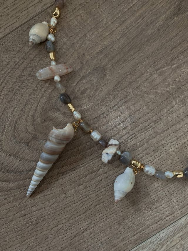 Cintura con conchiglie e pietre semi preziose