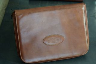 Portadocumentos de cuero auténtico marrón