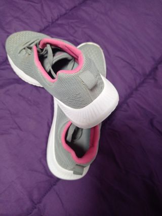 Zapatillas mujer gris y rosa