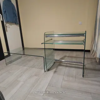 Escritorio y mesita de cristal