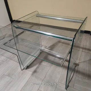 Escritorio y mesita de cristal