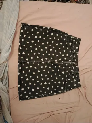 Falda vaquera negra con estrellas