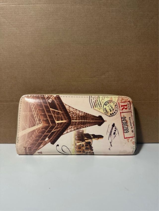 Cartera Multicolor con Diseño de Viajes