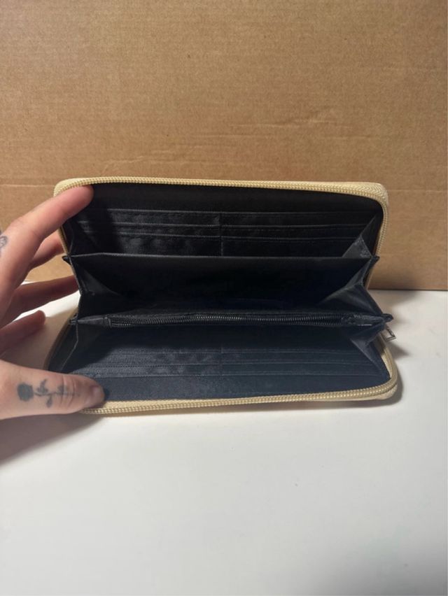 Cartera Multicolor con Diseño de Viajes