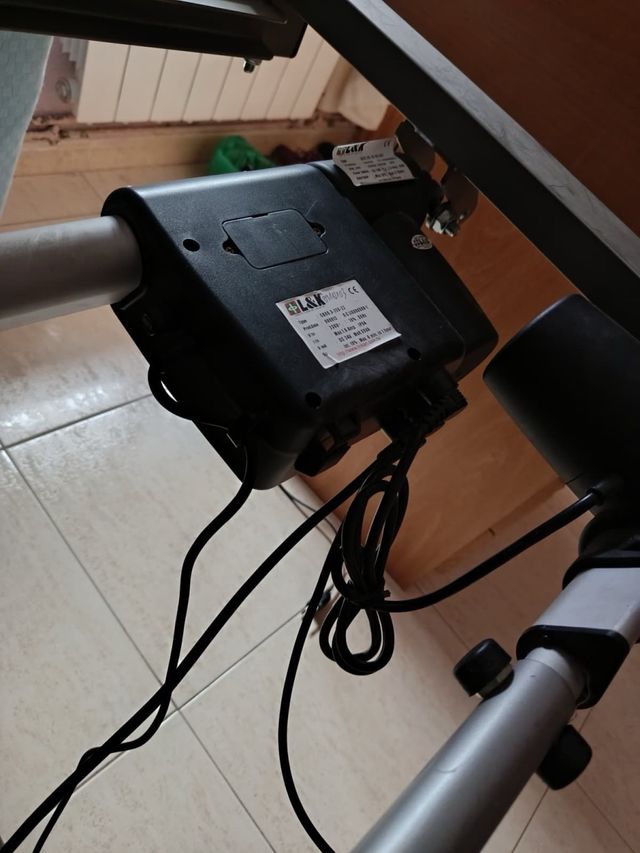 Cama articulada eléctrica con carro elevador