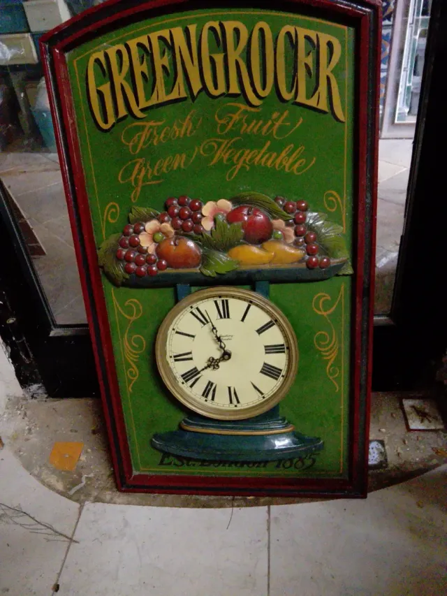 Cartel Reloj Madera Greengrocer