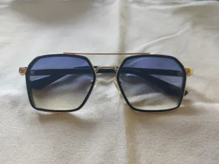 Gafas de sol cristal hexagonal azul y dorado