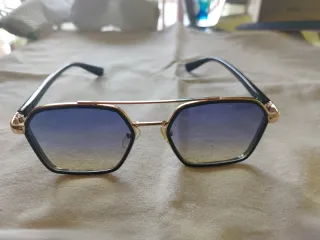 Gafas de sol cristal hexagonal azul y dorado